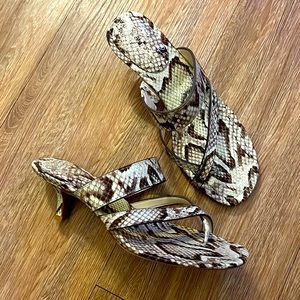 🐍 Leather Vince Camuto Thong Kitten Heel